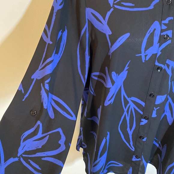 Silky blue & black blouse - Picture 2 of 8